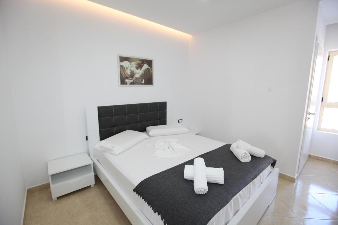 סרנדה Nika Hotel מראה חיצוני תמונה
