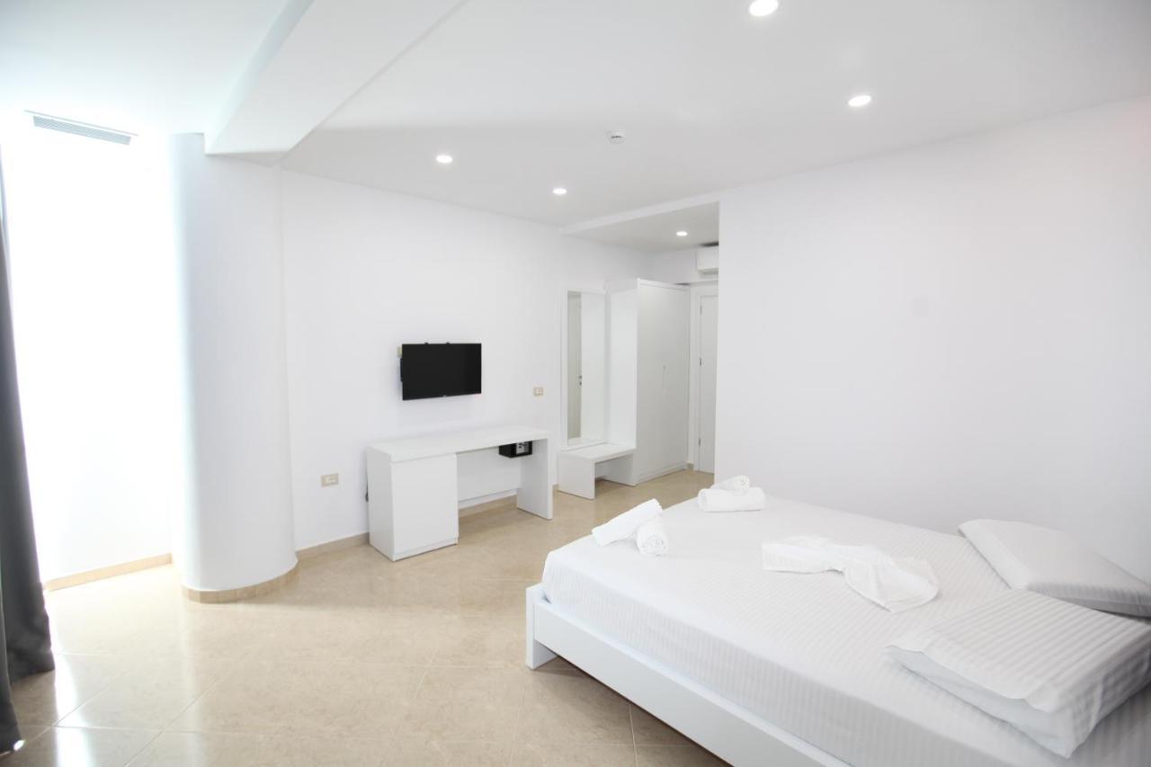 סרנדה Nika Hotel מראה חיצוני תמונה
