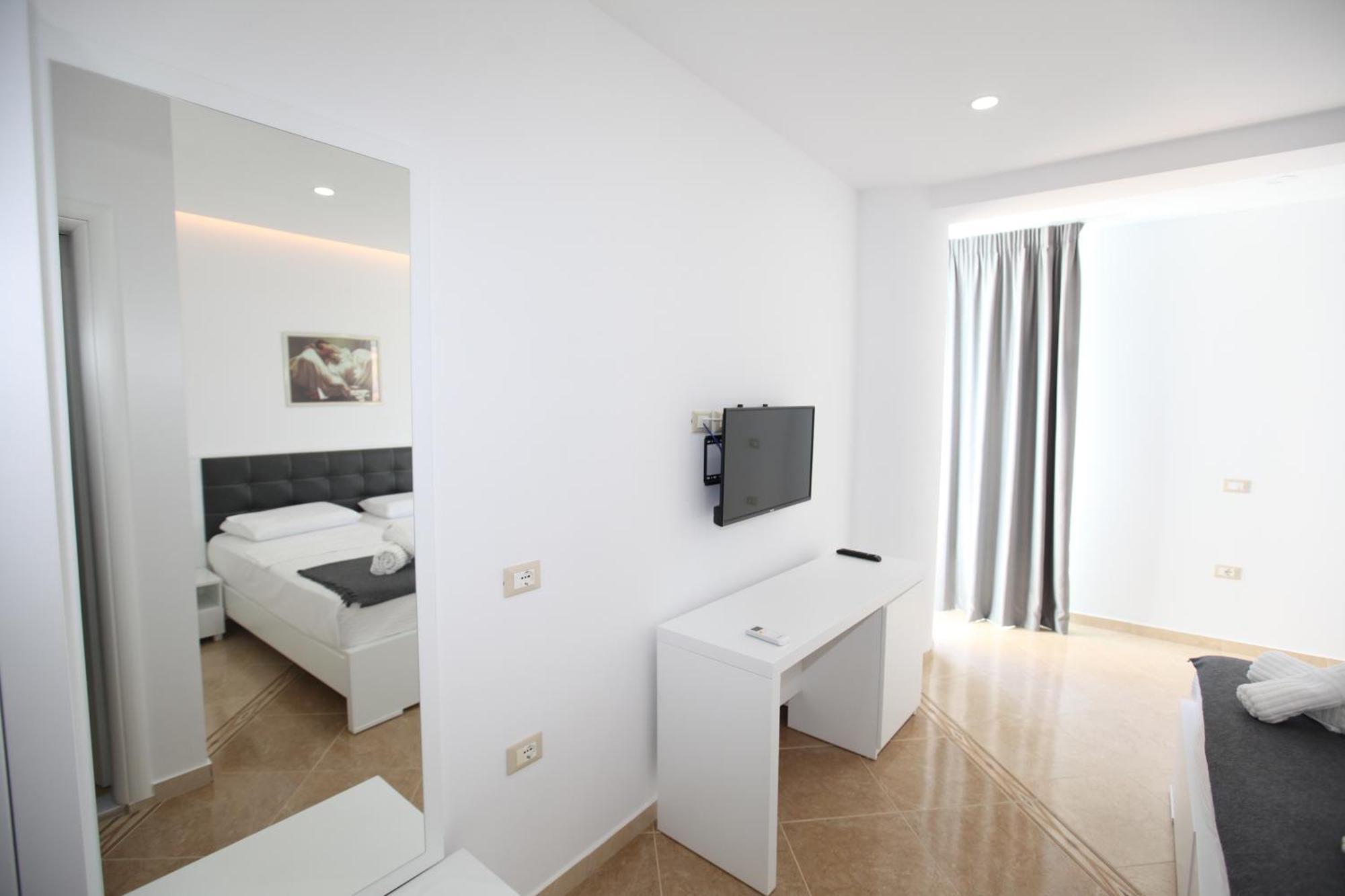 סרנדה Nika Hotel מראה חיצוני תמונה