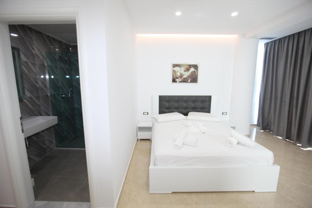 סרנדה Nika Hotel מראה חיצוני תמונה