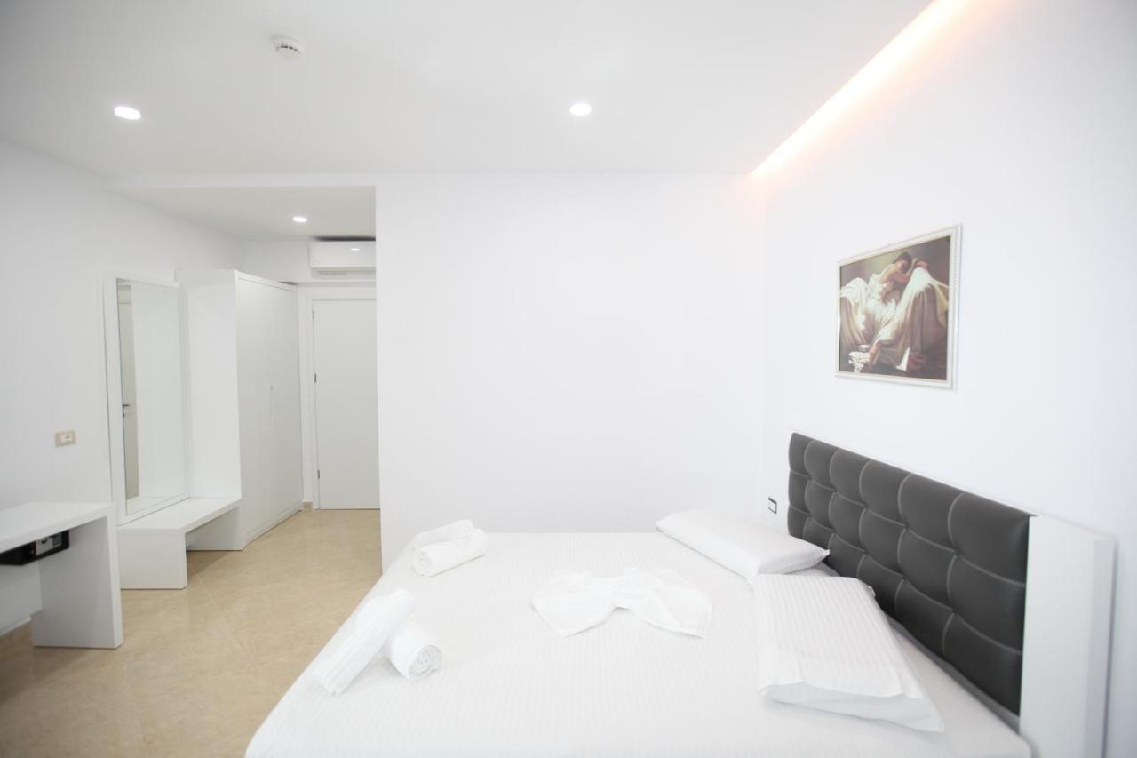 סרנדה Nika Hotel מראה חיצוני תמונה