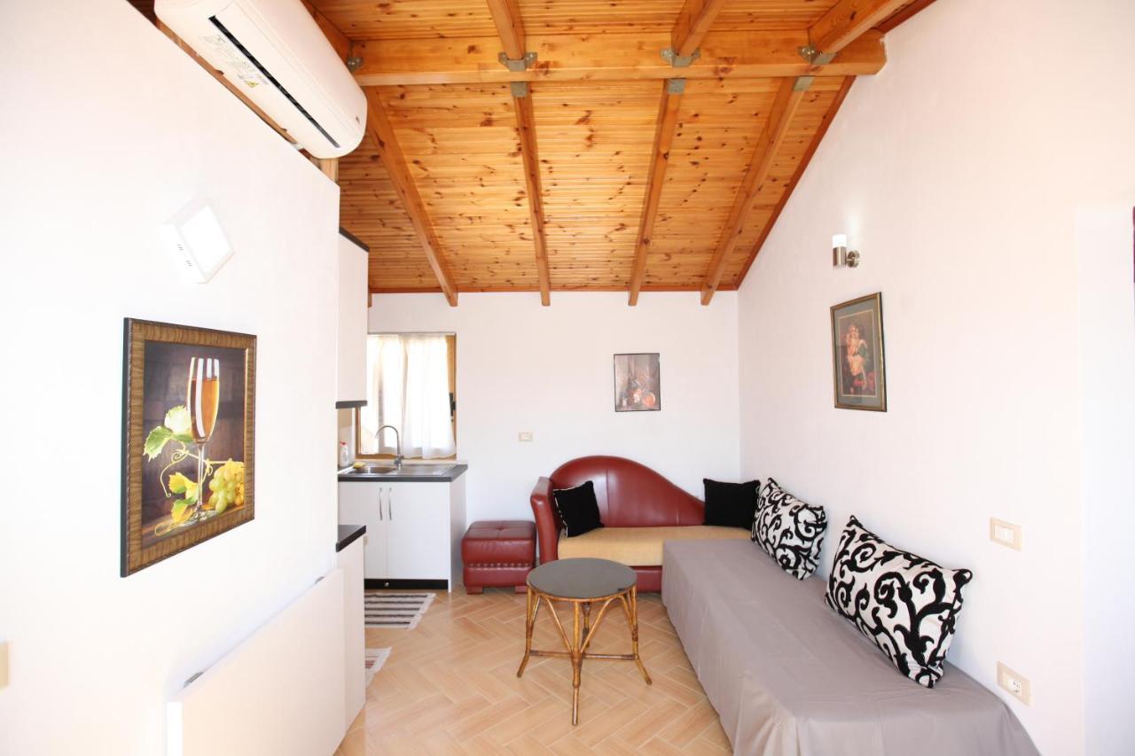 סרנדה Nika Hotel מראה חיצוני תמונה