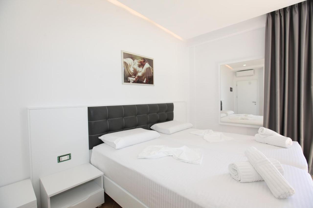 סרנדה Nika Hotel מראה חיצוני תמונה